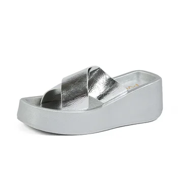 2023 Дамски нови дебели еднолични чехли за летни връхни дрехи Нови сандали Silver Slope Heel за мода и удобни чехли