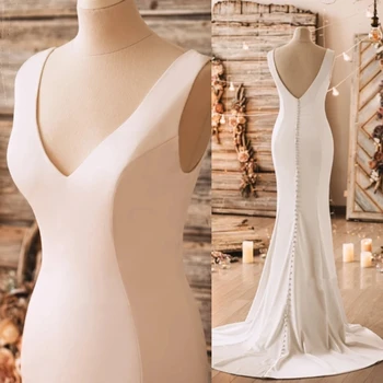 Вталени тънки русалка сватбени рокли модерни креп V-образно деколте обратно копчета плаж булчински официална рокля минималистични булката рокли