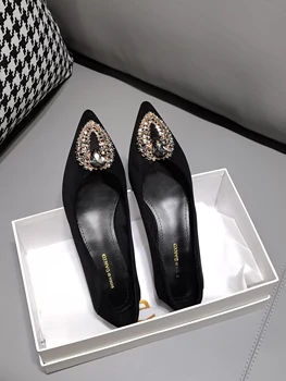 Голям размер Дамски обувки 2023 Пролет и есен Нова мода Заострена Rhinestone плоски обувки черен велур плитка уста ежедневни обувки