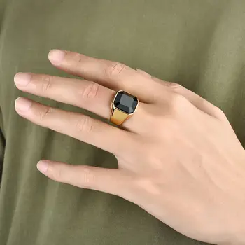 Класика Ярка повърхност стомана пръстен за мъже черен камък чар модни бижута високо полиран пънк хип-хоп пръстени парти подарък