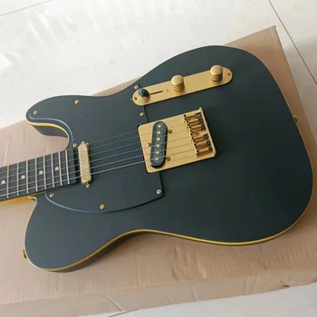 Матова черна електрическа китара, много красив цвят, много популярен сред всички, добро професионално представяне