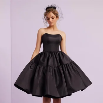Поразителна сатенена мини A-line сватбена рокля за жени 2023 Елегантна черна булчинска рокля без презрамки за гражданска сватба